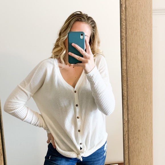 Tops - White button up waffle knot top 🤍